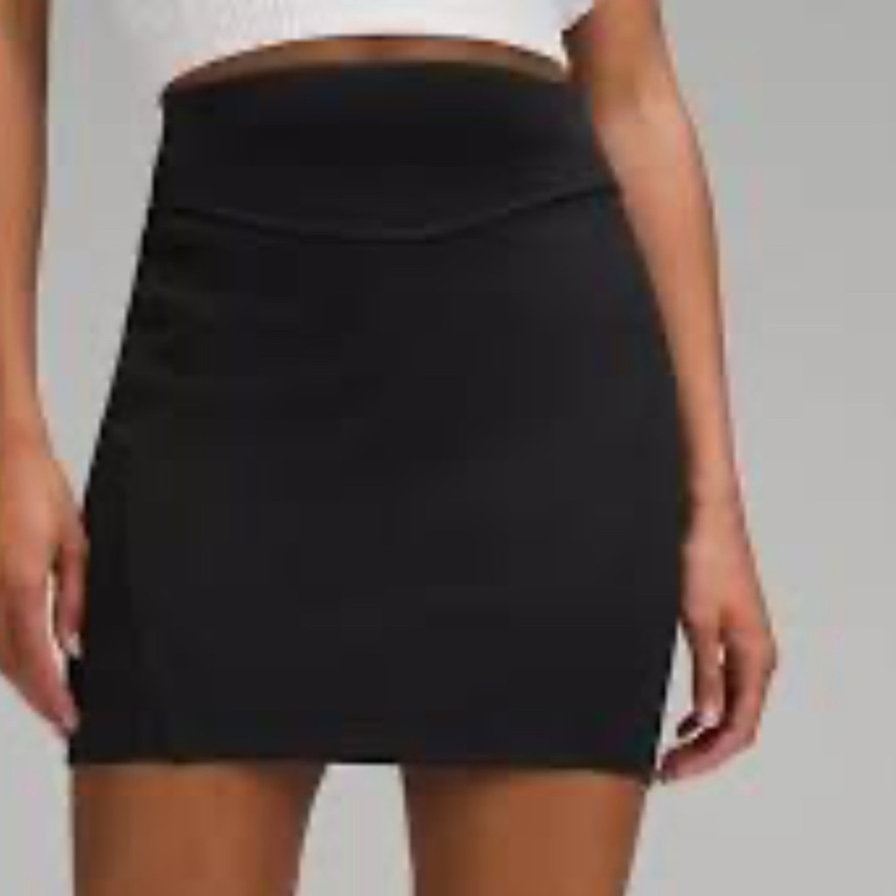 Lululemon Scuba High-Rise Mini Skirt medium